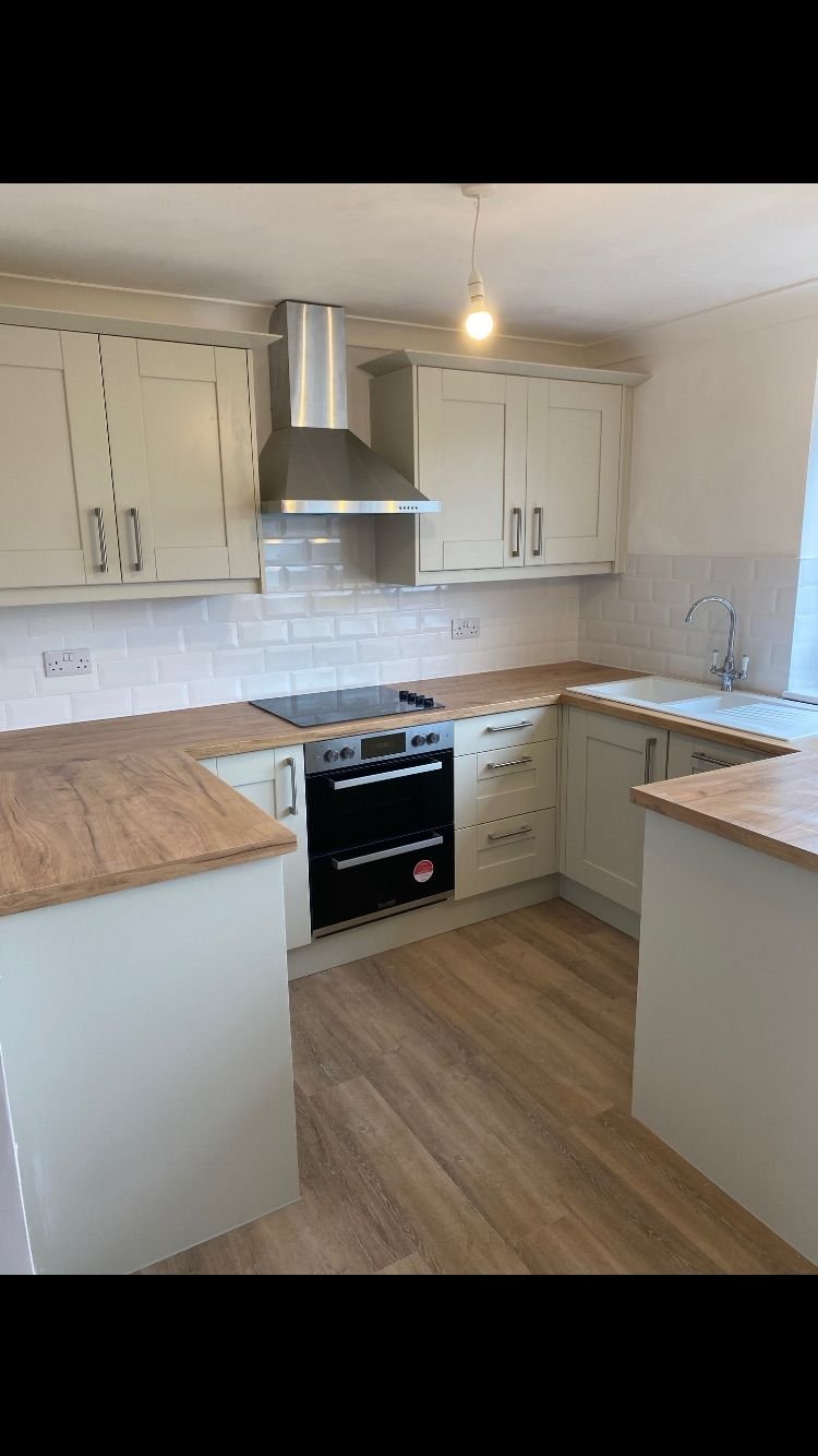 A U-shaped kitchen with metro tiles